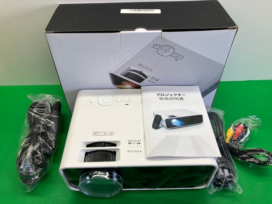 【ほぼ新品】スマホワイヤレス接続可能　プロジェクター