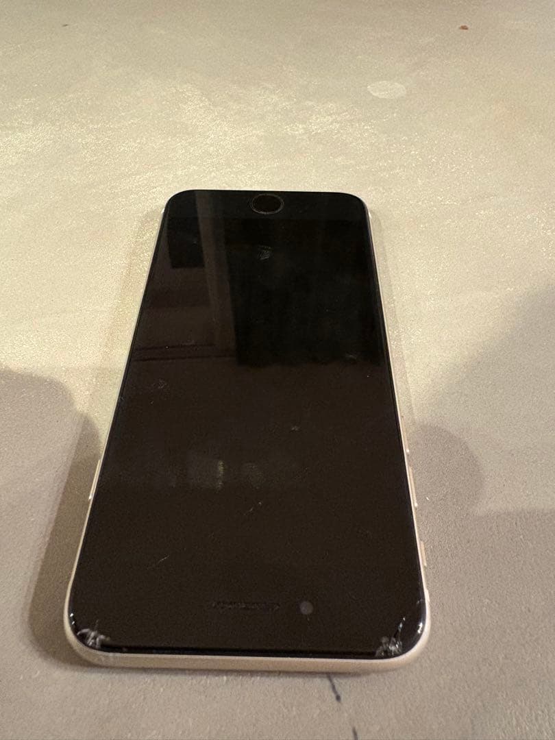 Apple iPhone SE (第3世代) ホワイト