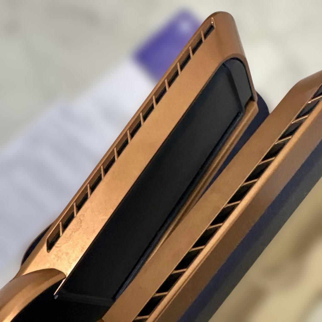 今だけ半額以下　dyson Airstrait HT01 ヘアストレイトナー