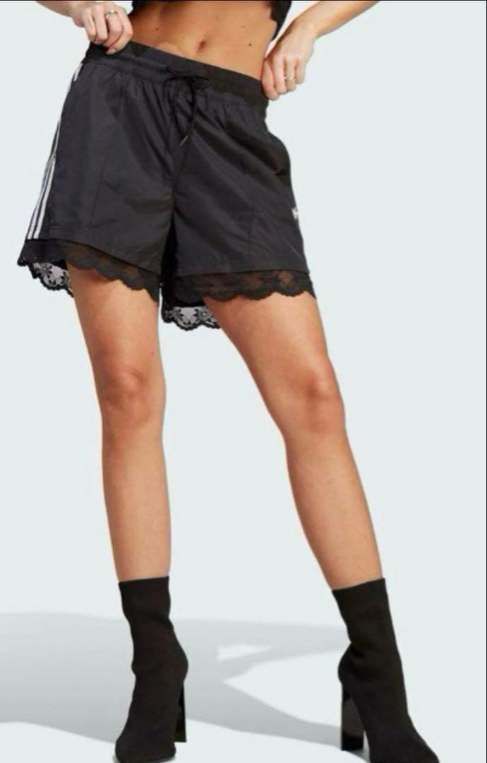 超美品　ZOZO限定 adidas レース トリム スリーストライプス パンツ