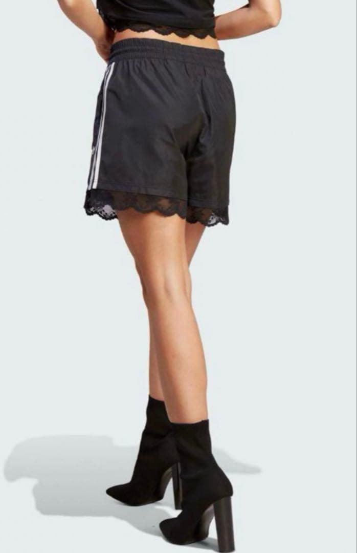 超美品　ZOZO限定 adidas レース トリム スリーストライプス パンツ