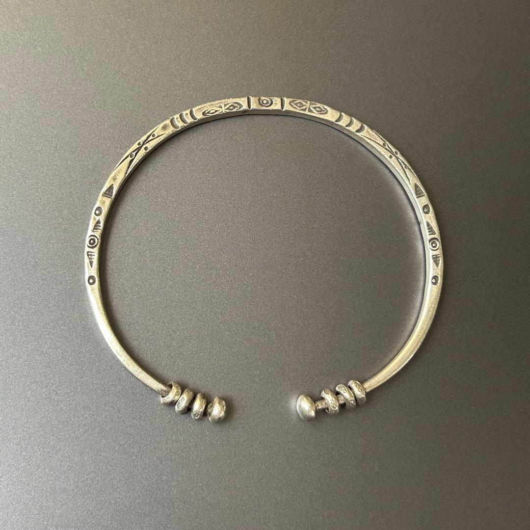 カレンシルバー 彫刻バングル ビーズデザイン 細身 ハンドメイド　ユニセックス
