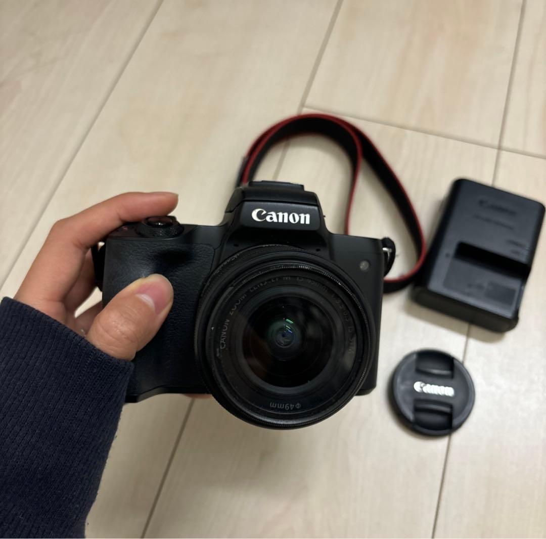 Canon EOS Kiss M ミラーレス一眼カメラ/レンズ/充電器付き