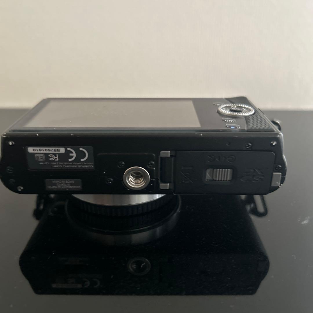 ジャンク品　OLYMPUS E-PM1 ブラック レンズ付き