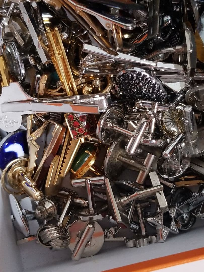 タイピン カフス 片方カフス含む ゴールドシルバーカラー バッジ まとめ約3kg