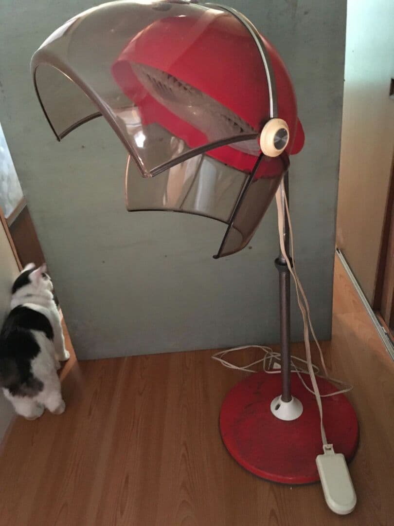 値下げします。美容院のドライヤー(動作確認済み)