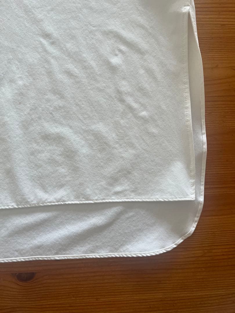 OUR　アワーホーム　ハリ感素材のチュニック丈プルオーバー　ホワイト