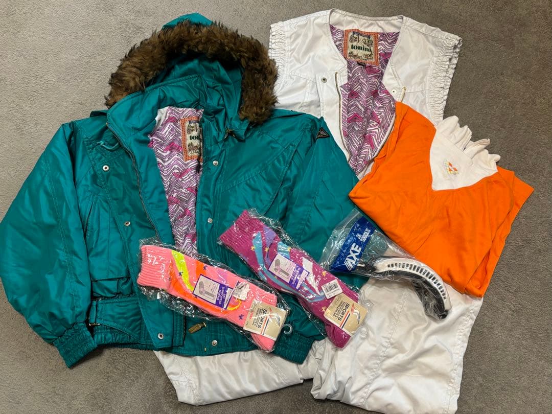 スキーウェアレディース　ターコイズ ジャケット 11号　靴下x2 他6点セット