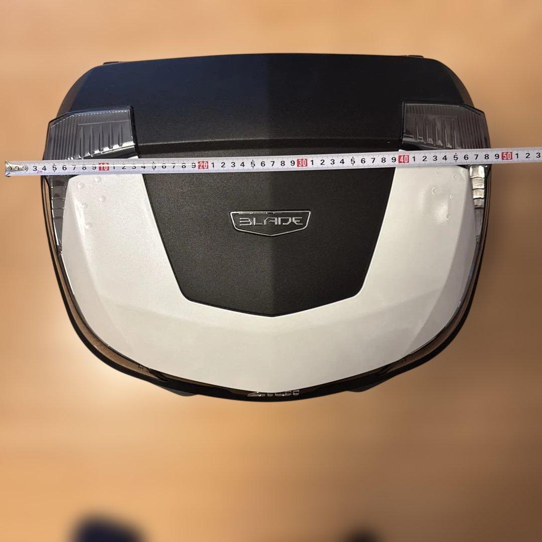 美品　GIVI BLADE リアボックス　モノロック　ジビ　47L