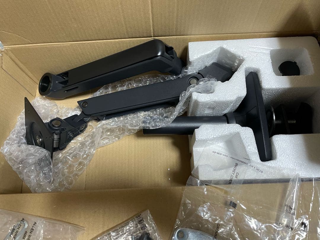 T*h様 エルゴトロン LX モニターアーム デスクマウント マットブラック