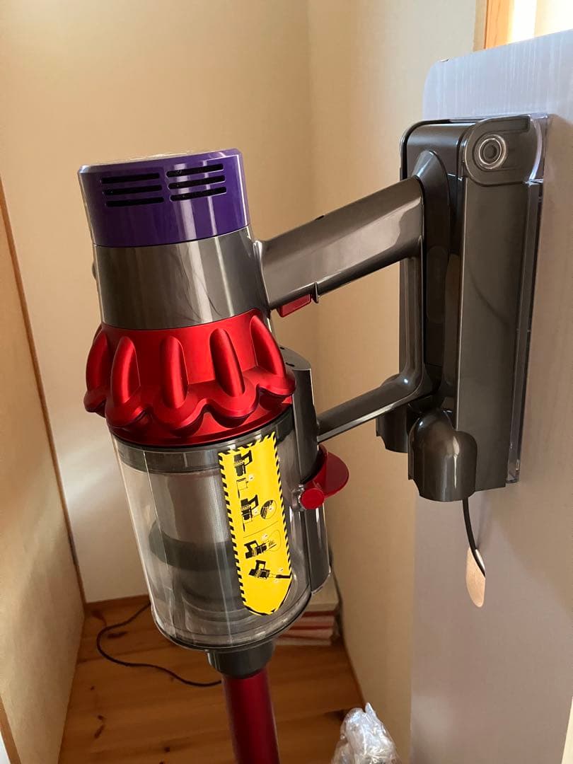 ダイソンコードレス掃除機V10 棚付き 動作品　訳あり格安
