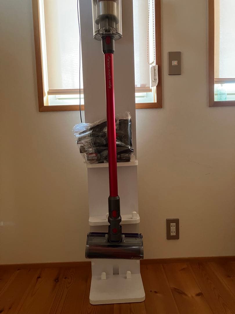 ダイソンコードレス掃除機V10 棚付き 動作品　訳あり格安