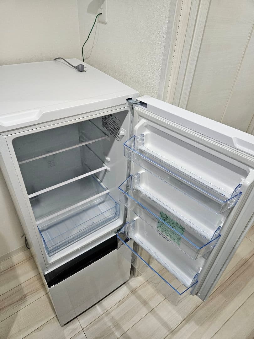 【送料込み・美品】冷蔵庫 HISENSE HR-D16F WHITE