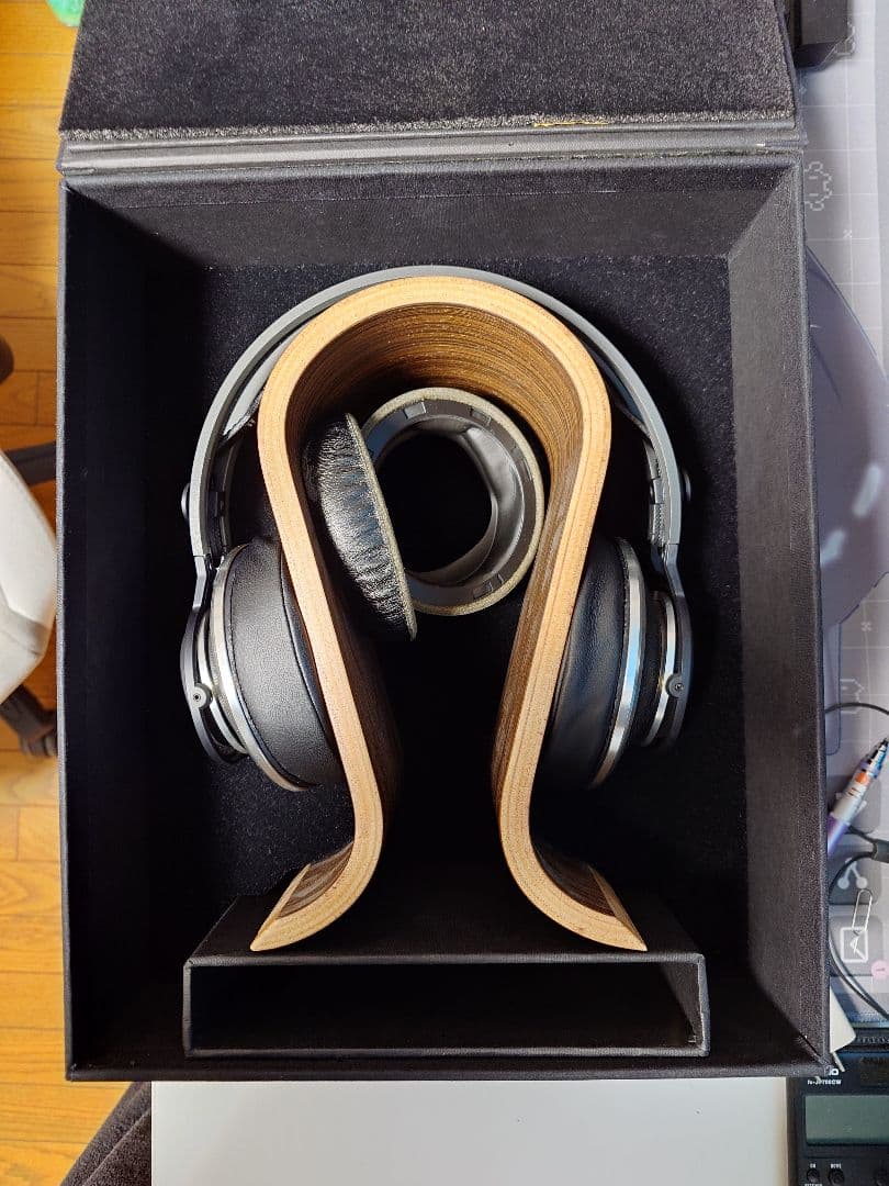 AKG K812 ヘッドフォンとスタンドセット