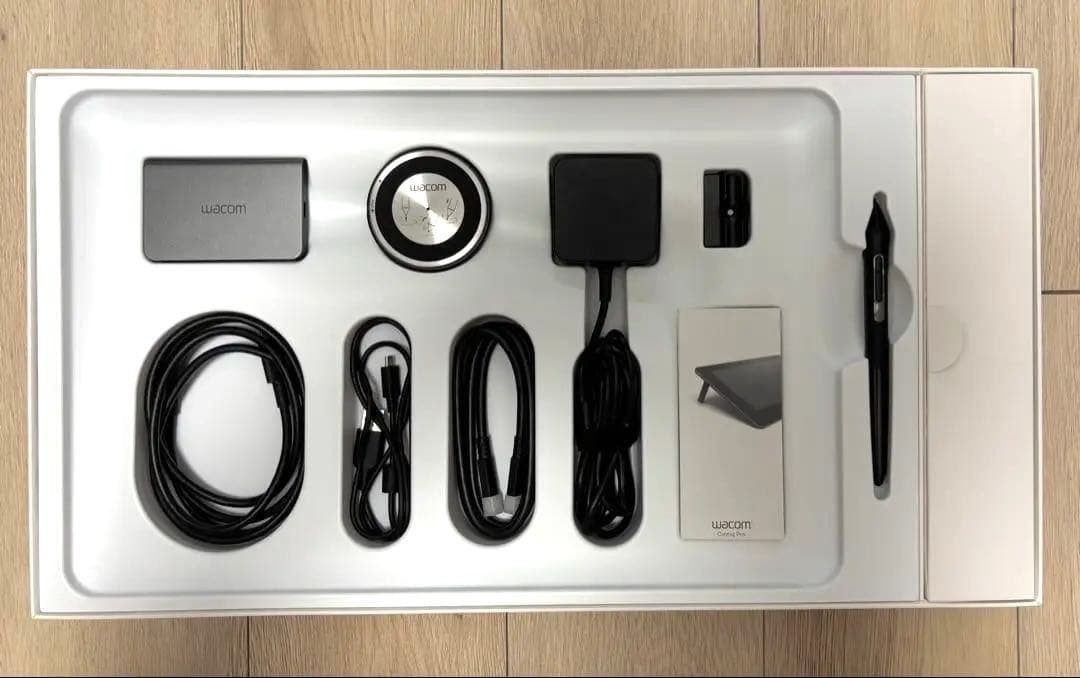 液タブ・ペンタブ Wacom Cintiq Pro 16 (DTH-1620/AK0)