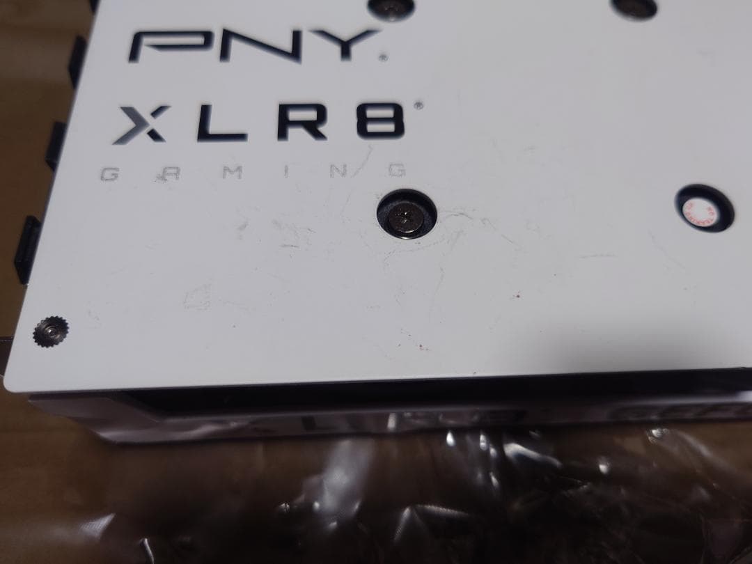 PNY GeForce RTX 4060 8GB ホワイトカラー