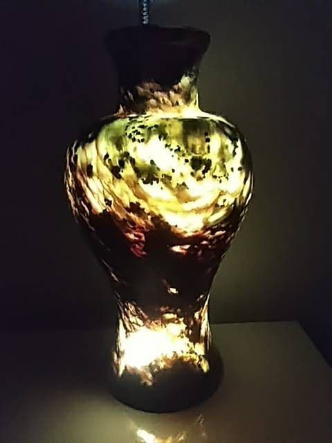 台湾製花瓶 電気で変化