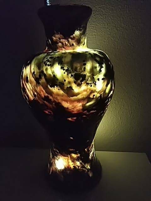台湾製花瓶 電気で変化