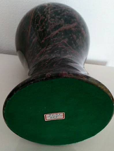 台湾製花瓶 電気で変化