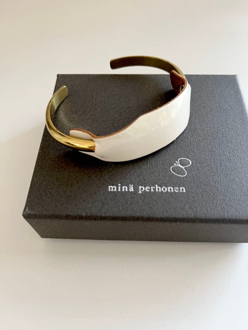 minä perhonen ホワイトエナメル　バングル　box付き