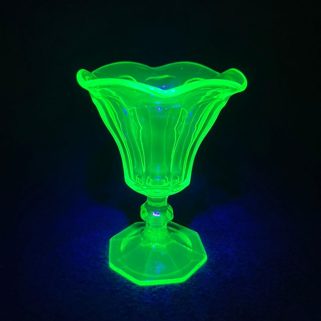 『ヴィンテージ、レア』ウランガラス製　ゴブレット、パフェ、サンデー