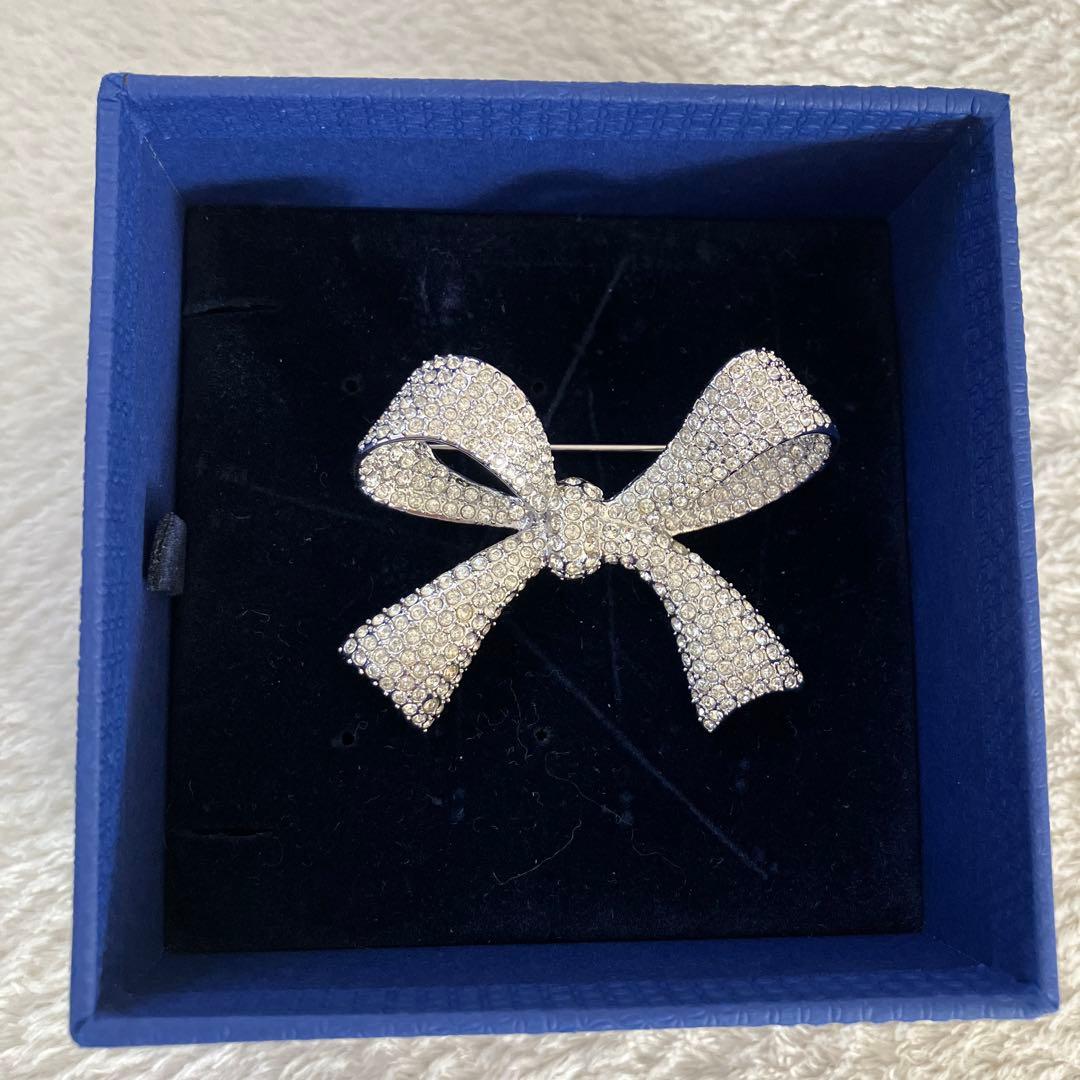 スワロフスキーリボンブローチ シルバー