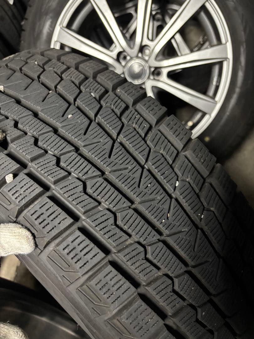 18インチ　スタッドレス　タイヤ　アルミ225/60R18 ハリアー80
