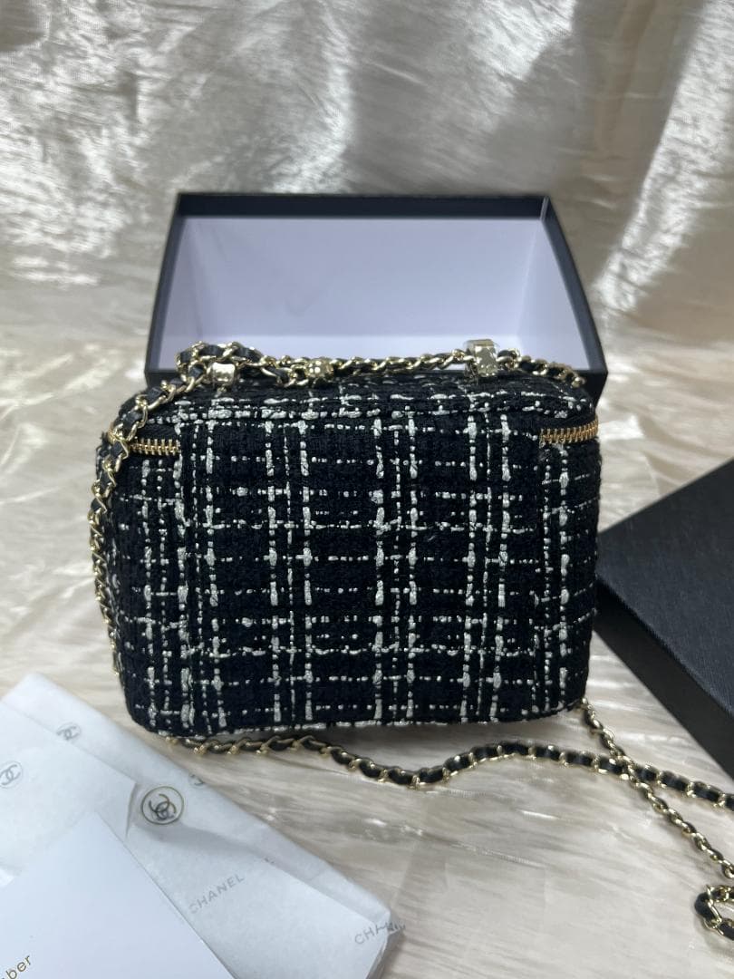 ★顧客限定VIPノベルティ ツツイードポーチ ブラック・ホワイト