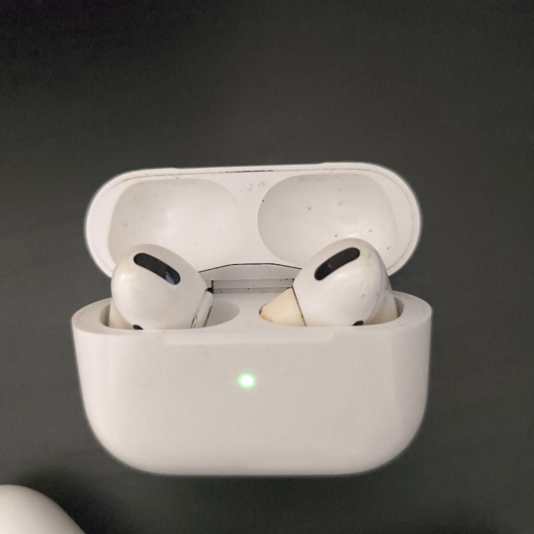 ジャンク　AirPods本体 充電ケース付き　a2190 a2700