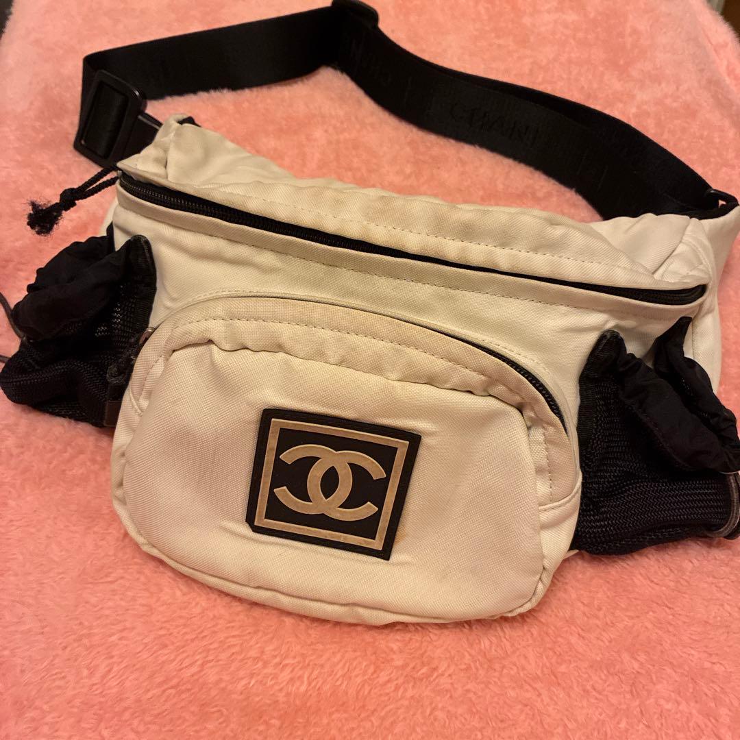 CHANEL ボディバッグ ホワイト