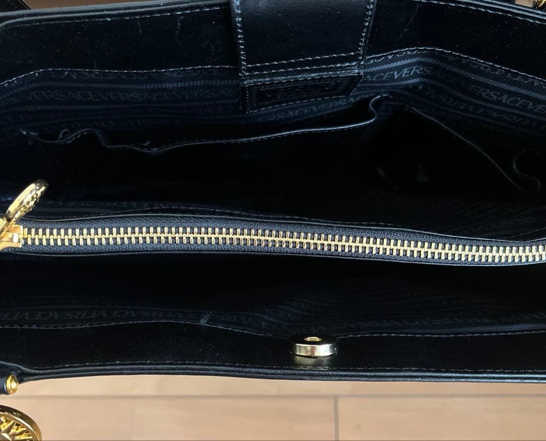 ア*キ様 ヴェルサーチ　A4サイズ　バッグ　黒　ブラック　牛革