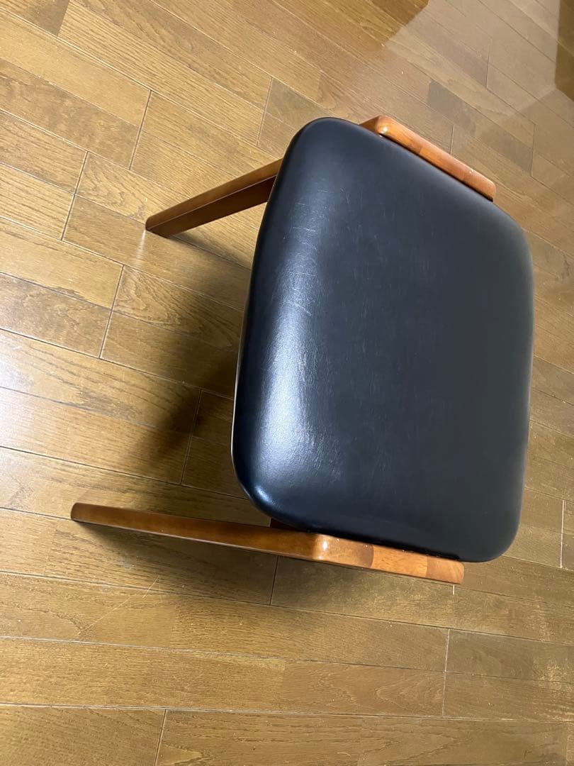 カリモク60 スタッキングスツール