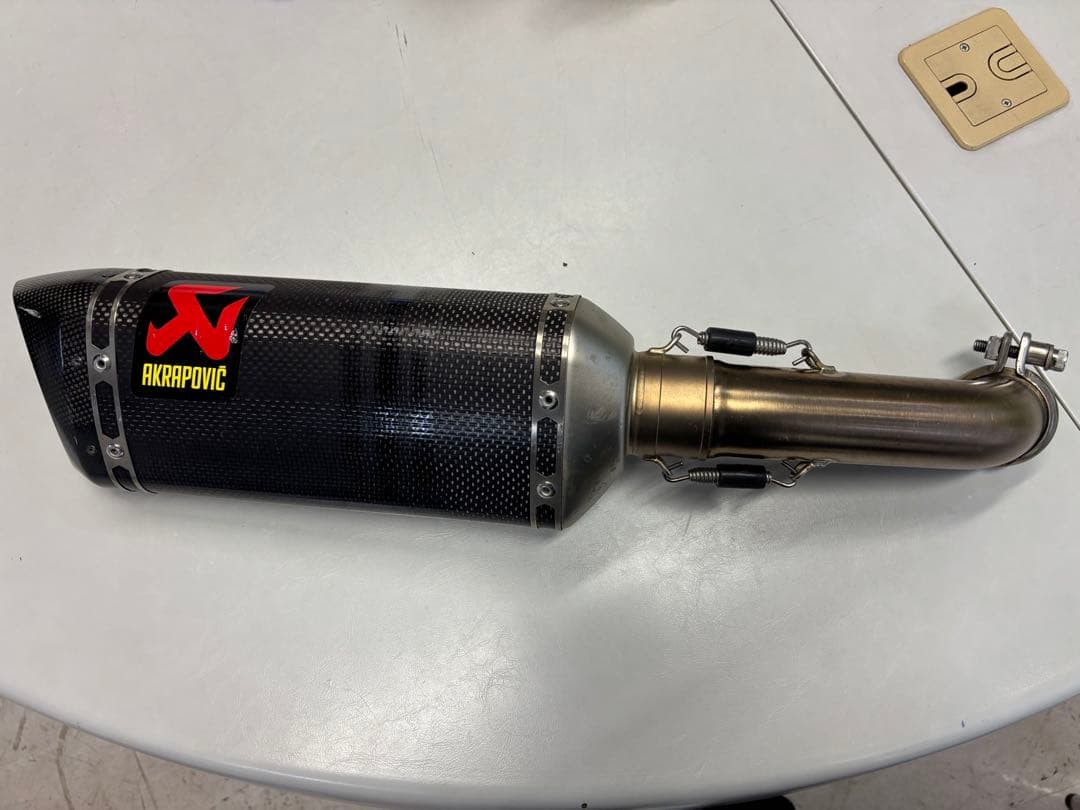 B*n様 AKRAPOVIC カーボンファイバー マフラーKTM390Duke