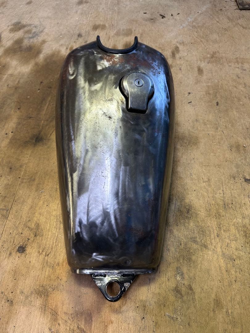 海*主様 sr400 タンク キャップ付き　鍵なし