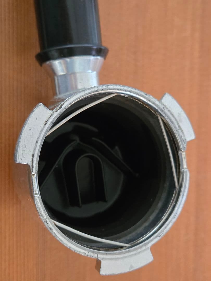 DeLonghi エスプレッソマシン　デディカEC680M