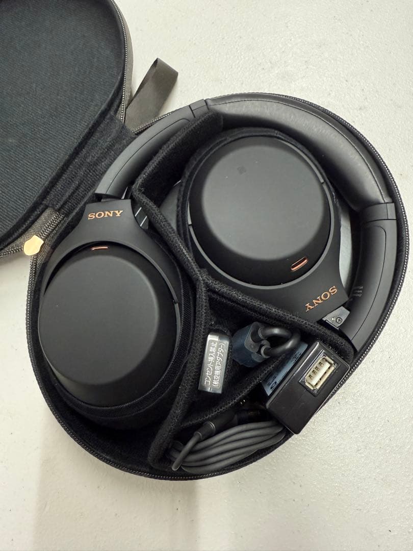 SONY WH-1000XM4本体(ワイヤレスヘッドホン)と付属品