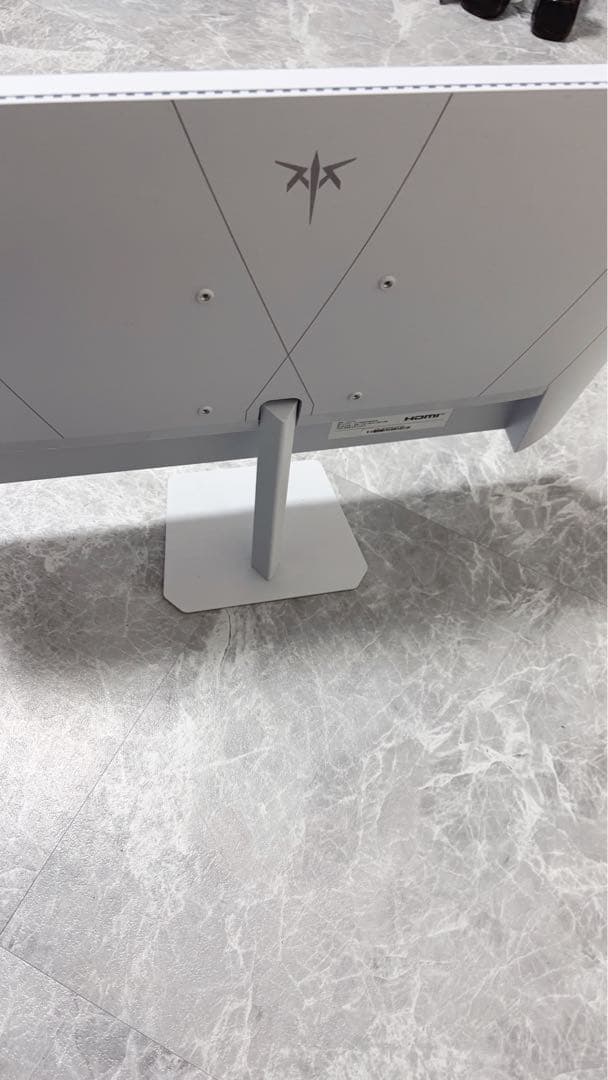 美品　KTC 23.8インチ ゲーミングモニター 180Hz ホワイト　白