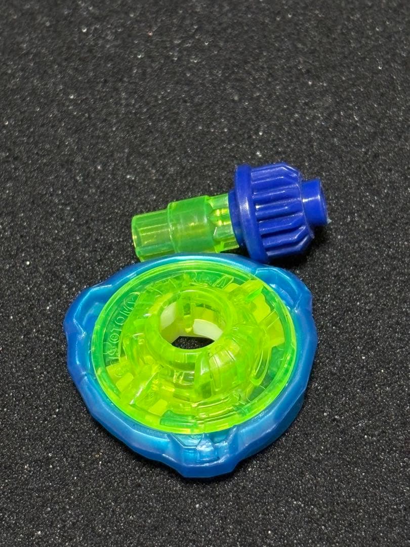 ベイブレードXエアロペガサス3-70A ダブルメタルコート:ブルー&グリーン