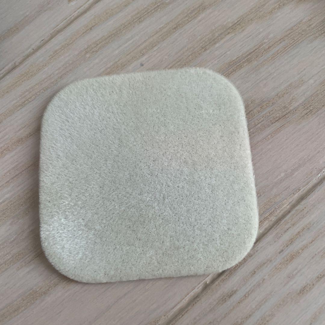 プードルコンパクトエサンシエルｎ　エレガントスリム　パフ2つ付き