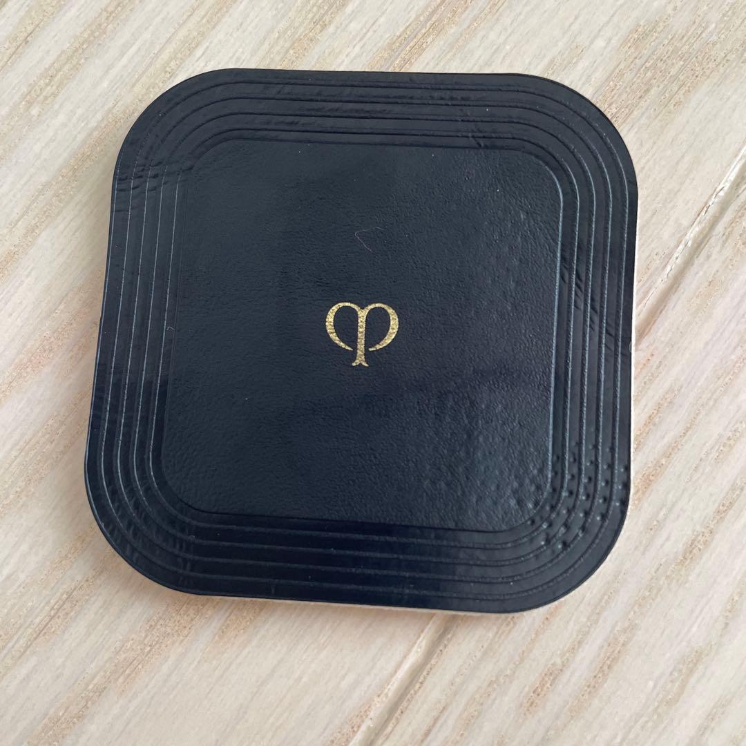 プードルコンパクトエサンシエルｎ　エレガントスリム　パフ2つ付き