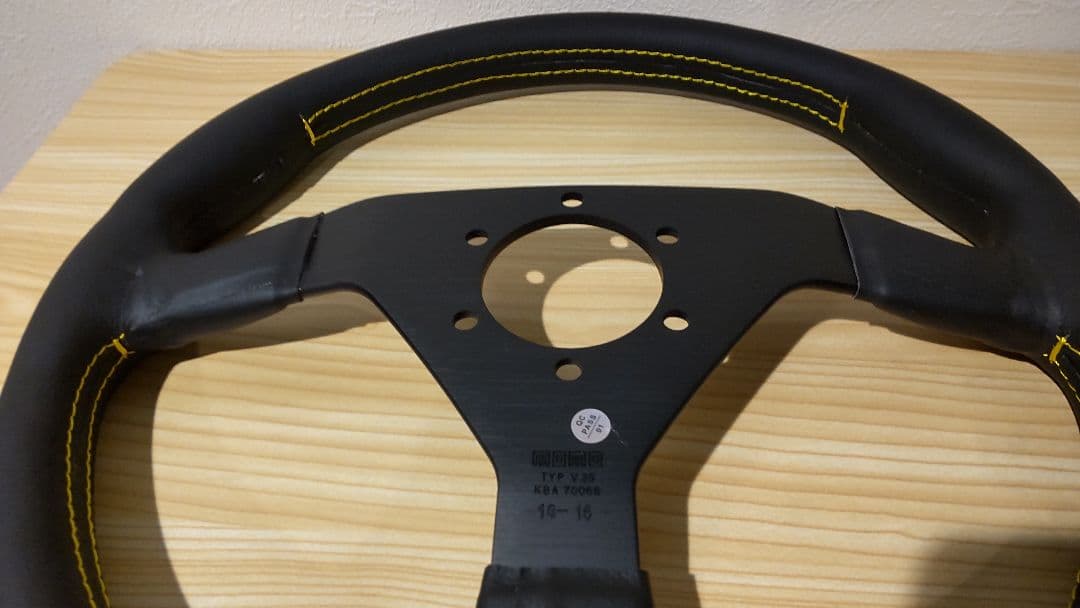 momo ステアリング V35 340mm 黒