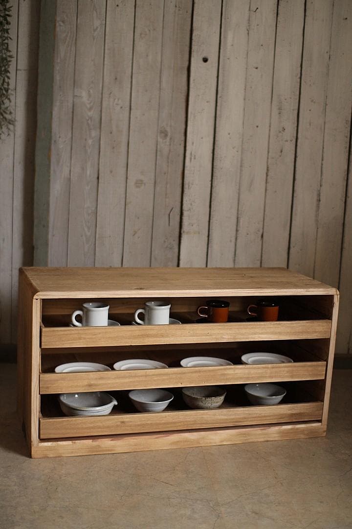 古い木製の引き出し3段　チェスト　桐箪笥