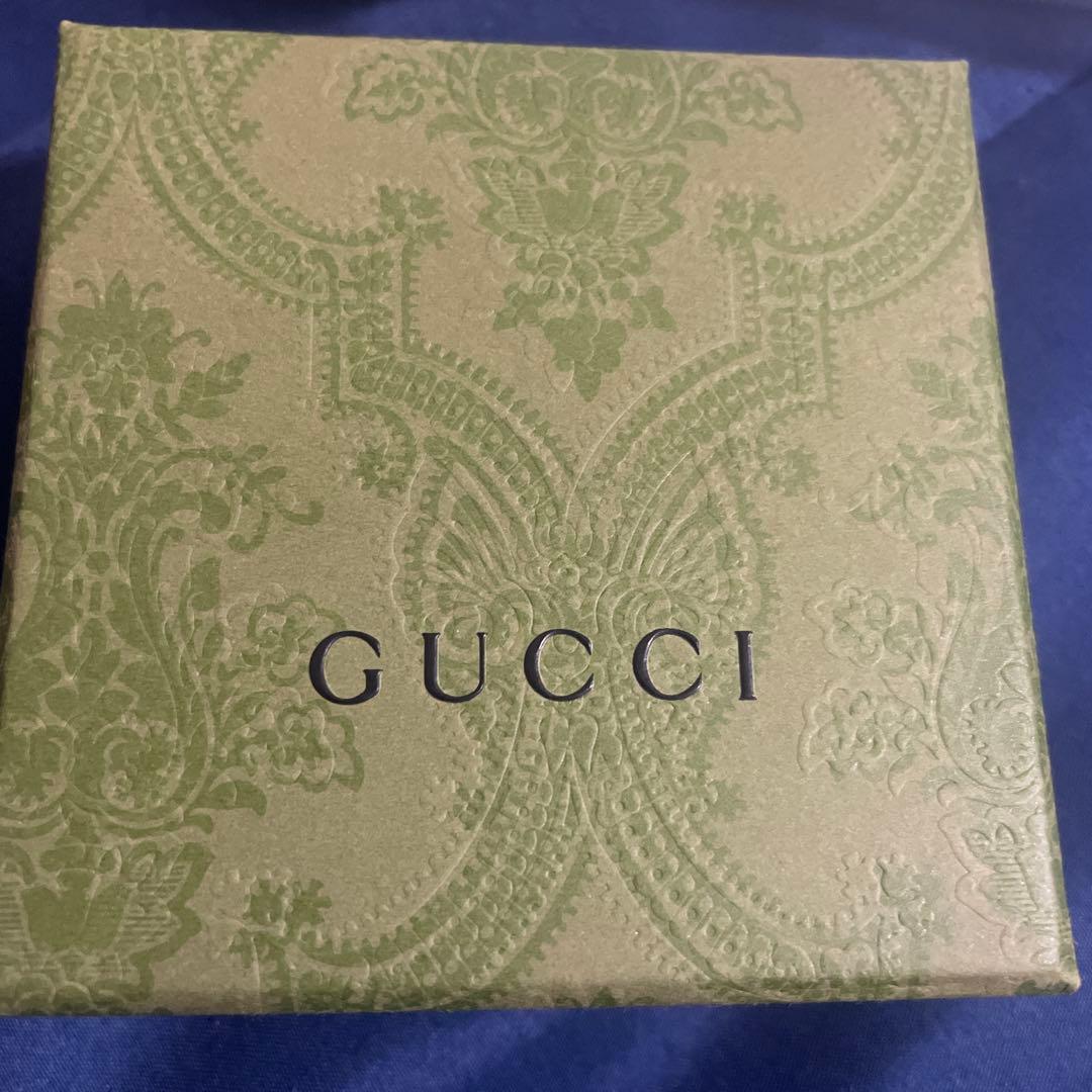 GUCCI シルバー ピアス ロゴ入り