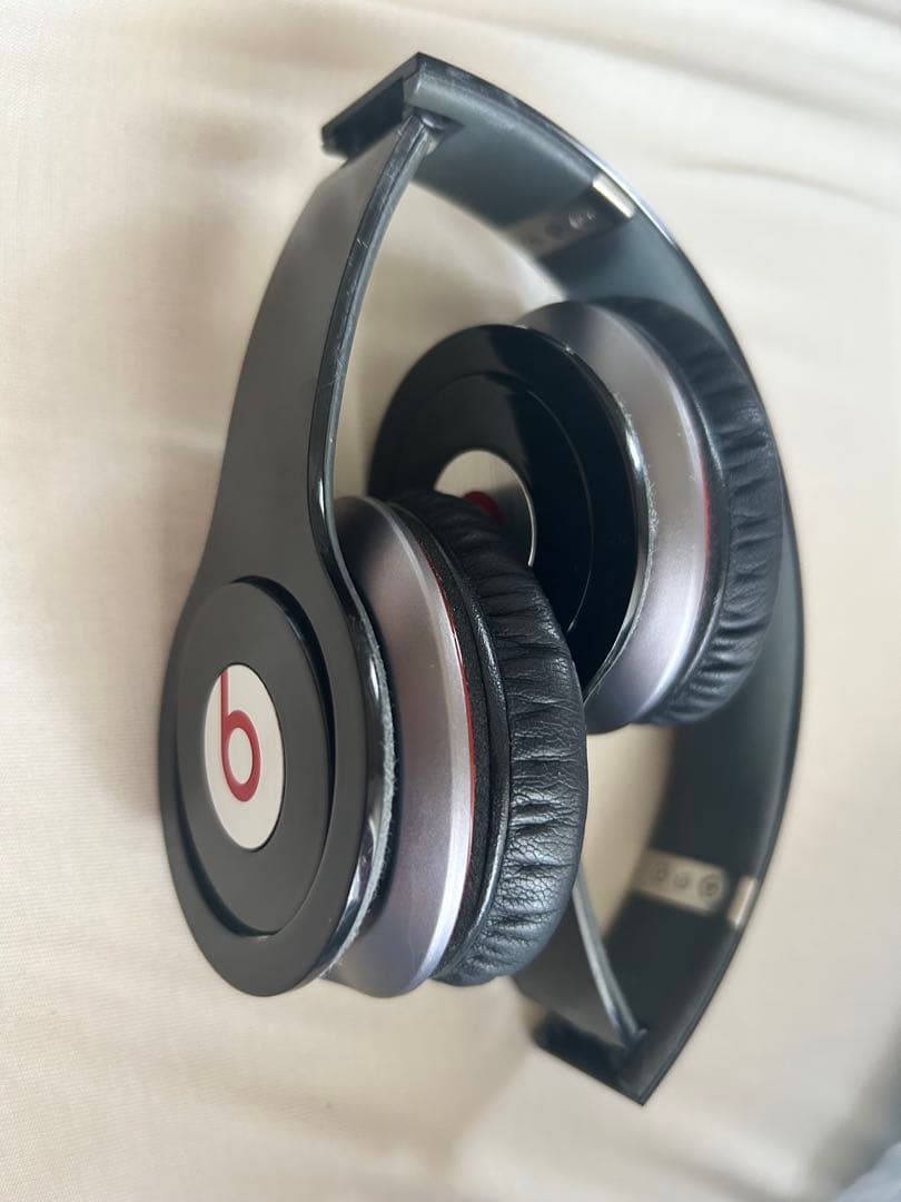 Beats Solo HD ヘッドフォン ブラック/レッド