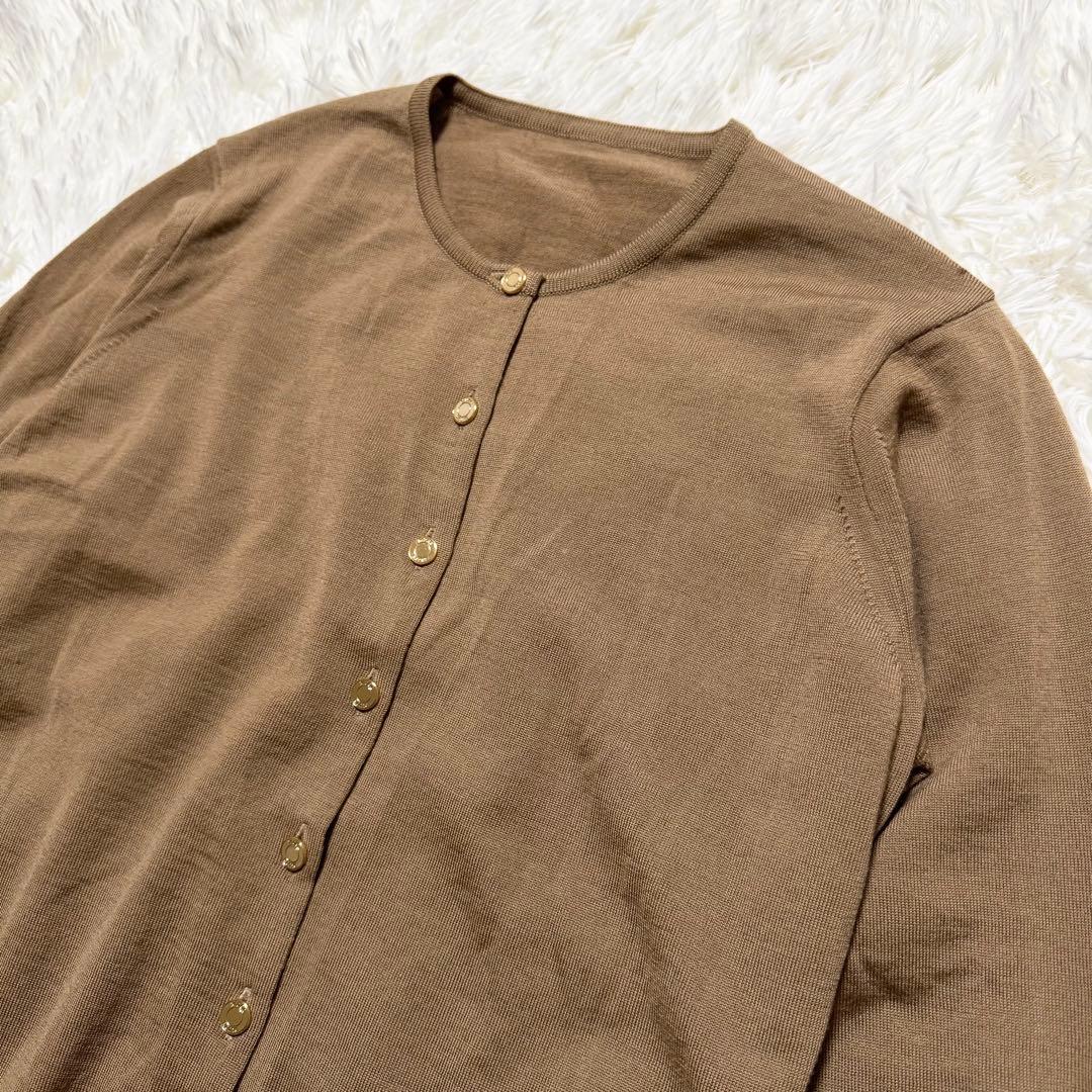 【まり】ミューズ ドゥーズィエムクラス クルーネックカーディガン 金ボタン