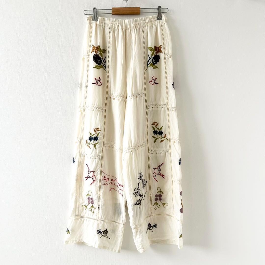 トゥディフル　Embroidery Patchwork Trousers