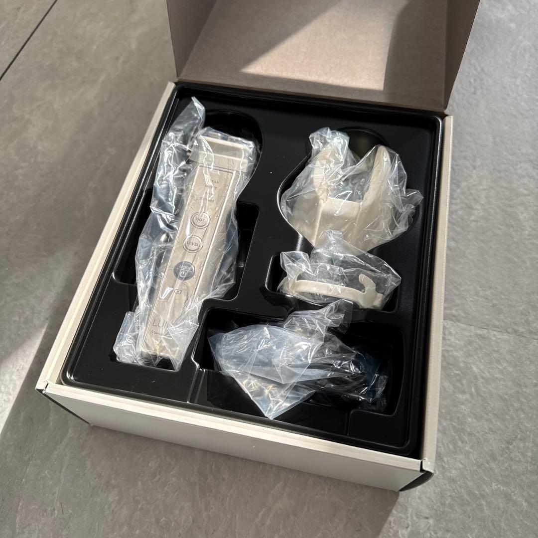 【ほぼ新品&化粧水プレゼント】ナリス ルミエ 美顔器 LUMiE 3N13000