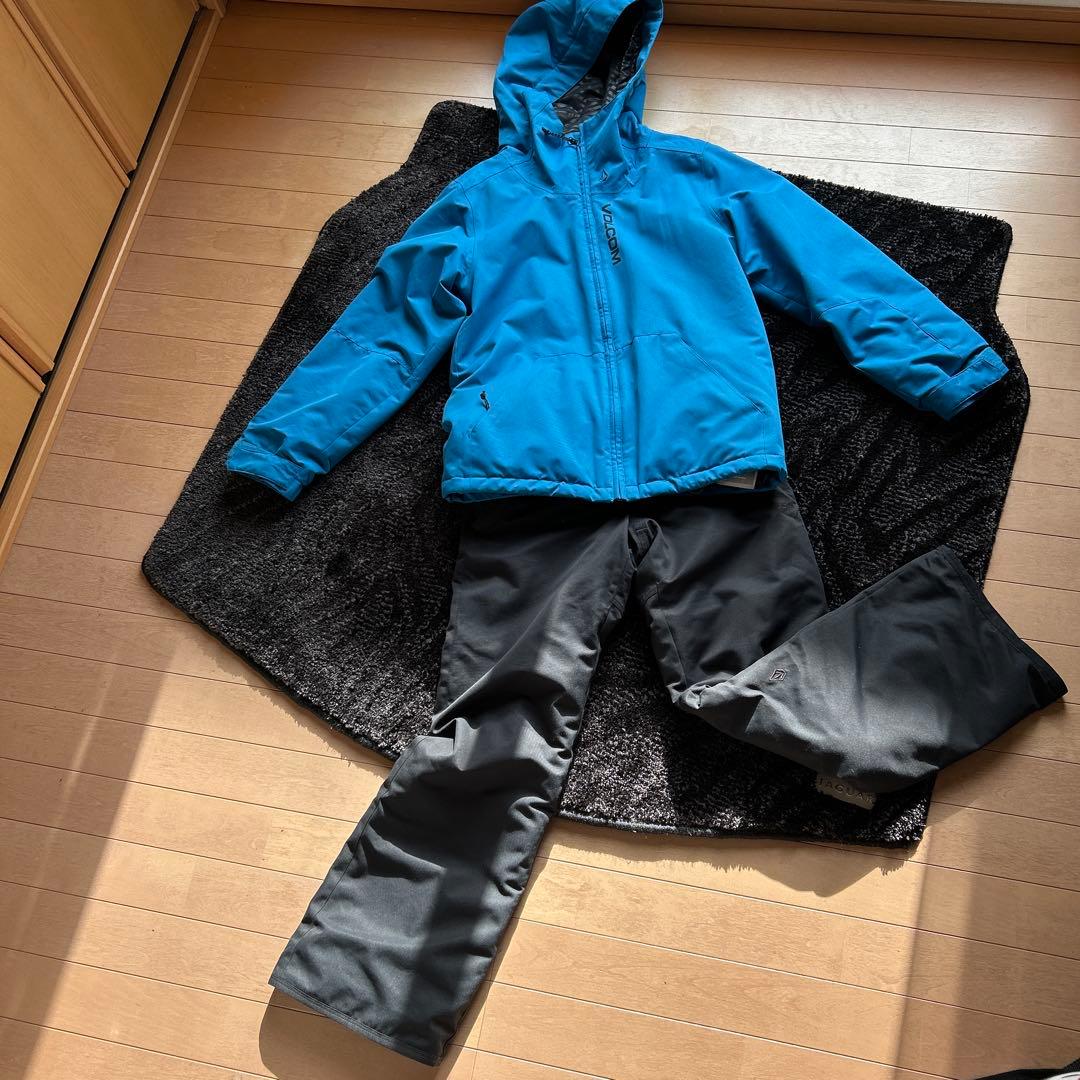 volcomスノーウェア着用３回　 キッズL US１２　 上下セット