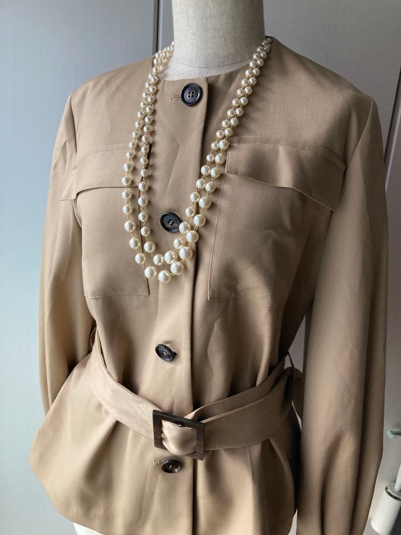 Kiton キートン　ノーカラー　ジャケット　ベージュ　ベルト付き　ウール
