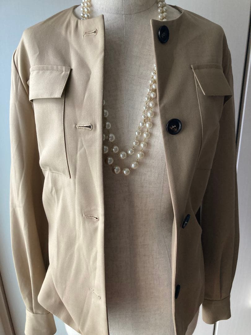 Kiton キートン　ノーカラー　ジャケット　ベージュ　ベルト付き　ウール